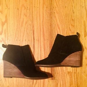 Lucky Brand Yameena Black Suede Wedge Booties.